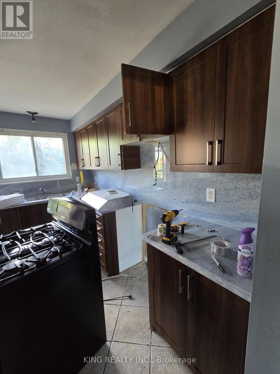 Photo 1 of 11 Durham Crescent, Brampton ON