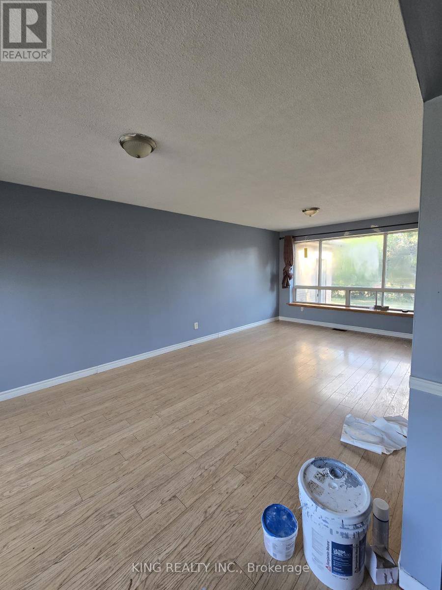 Photo 12 of 11 Durham Crescent, Brampton ON