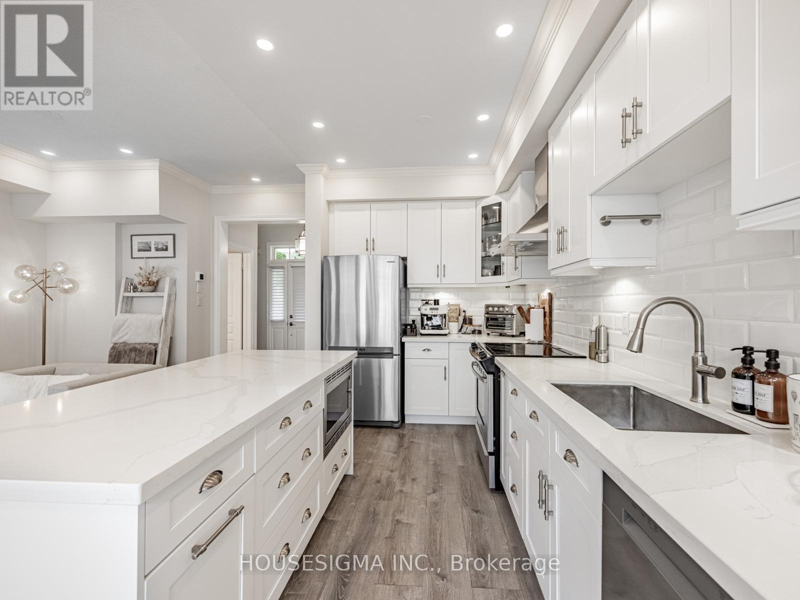 Photo 9 of 206 60 Rosewood Avenue, Mississauga ON