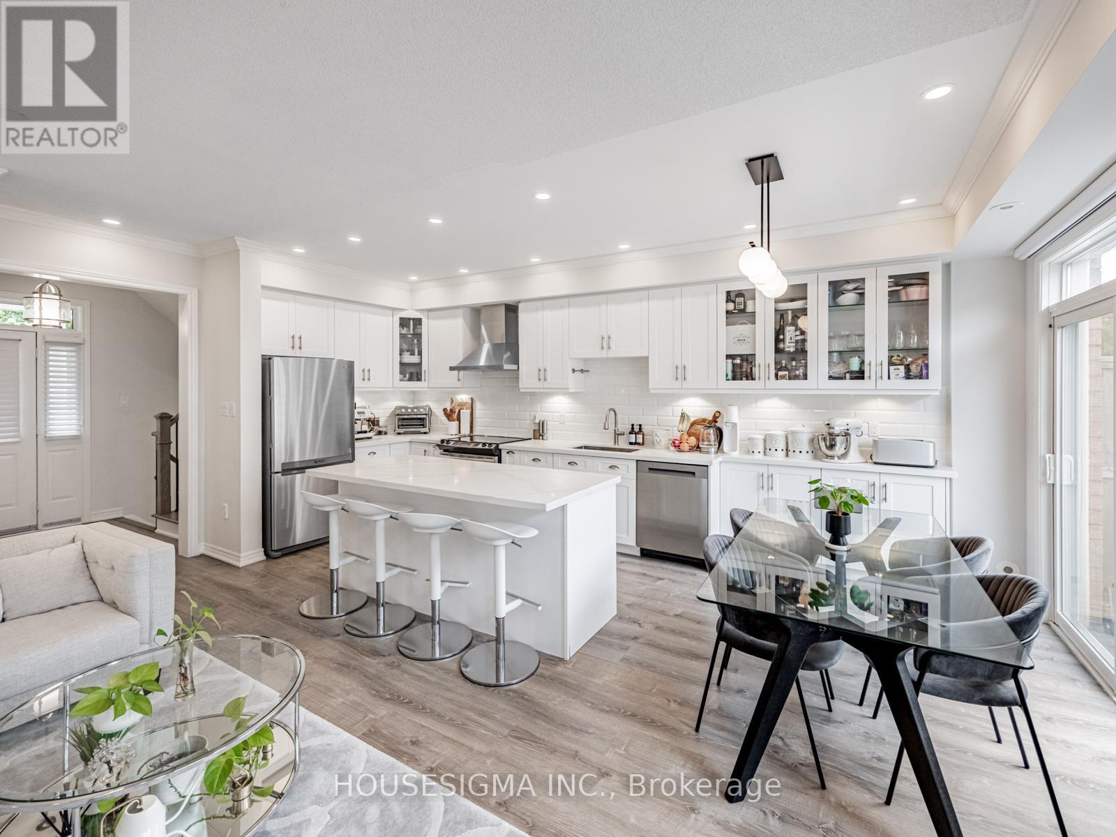 Photo 12 of 206 60 Rosewood Avenue, Mississauga ON