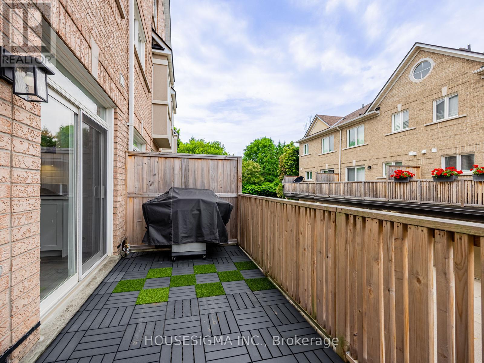 Photo 4 of 206 60 Rosewood Avenue, Mississauga ON