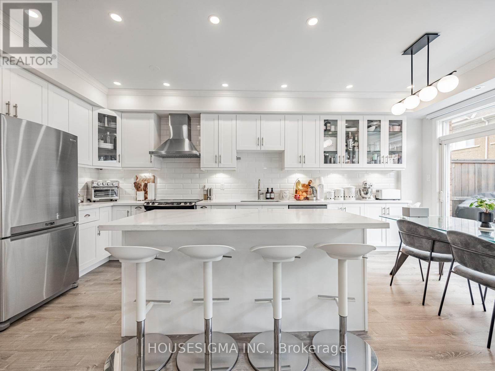 Photo 1 of 206 60 Rosewood Avenue, Mississauga ON