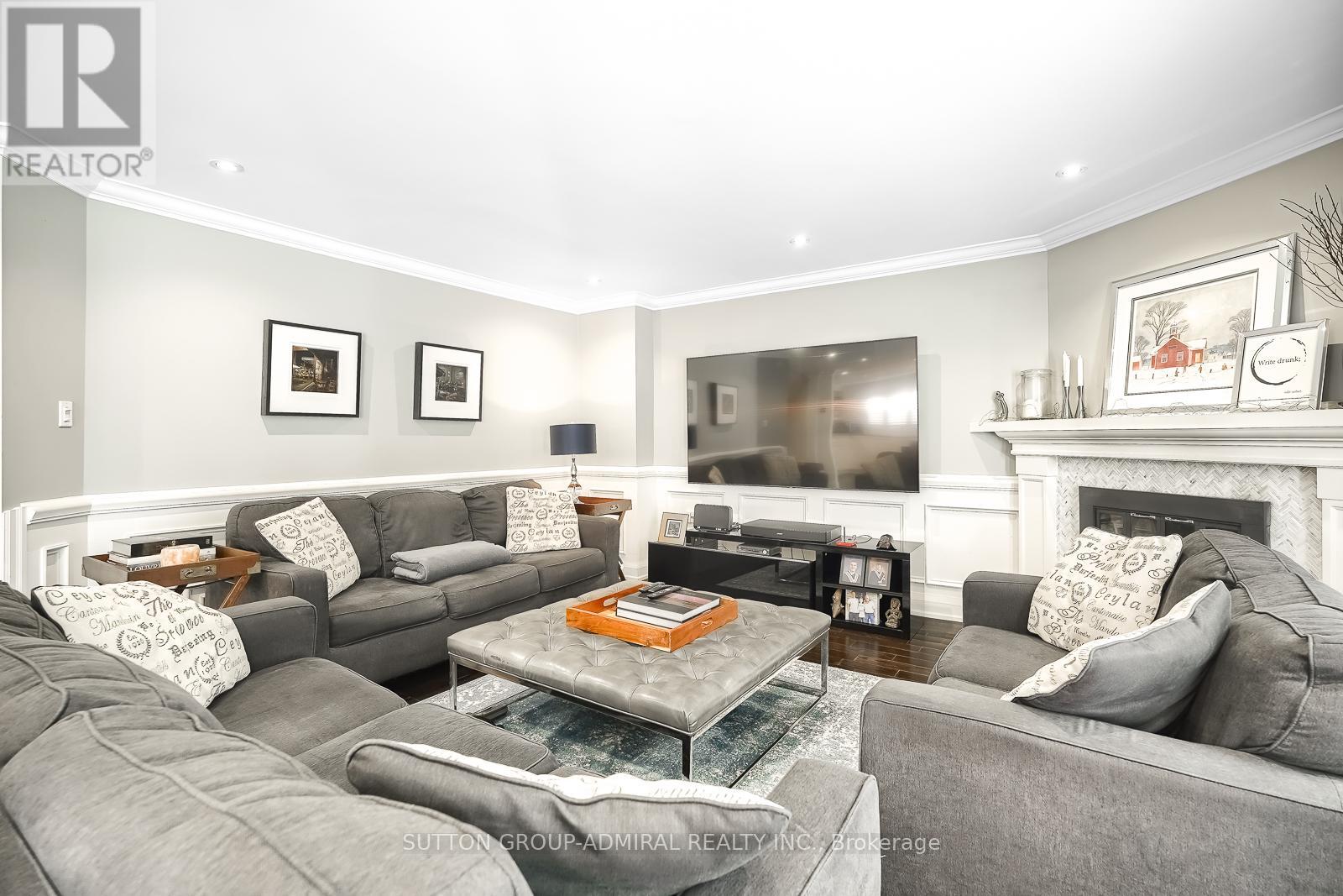 Photo 8 of 2360 Marisa Court, Mississauga ON