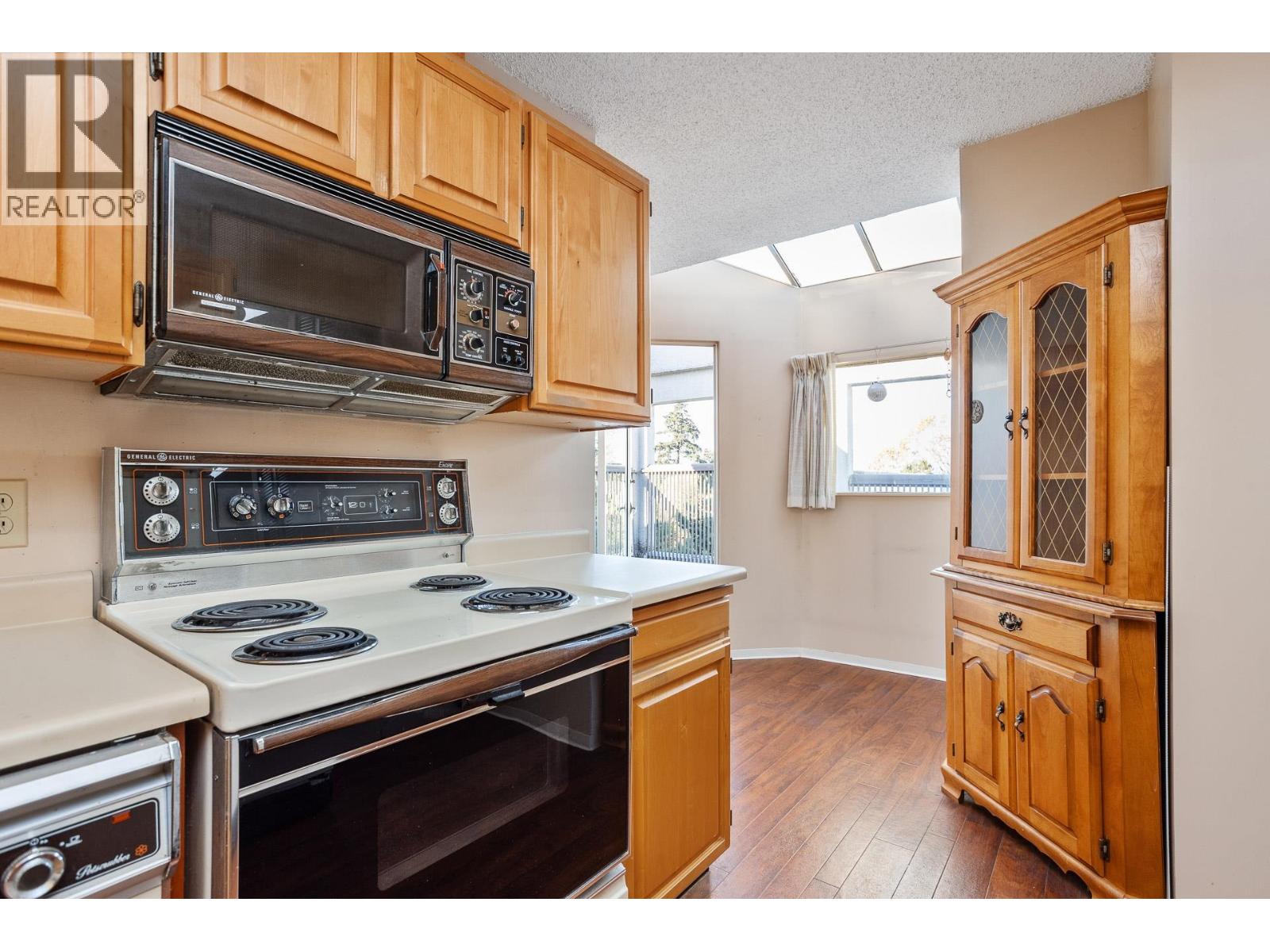 Photo 22 of 902 550 Eighth Street, New Westminster BC