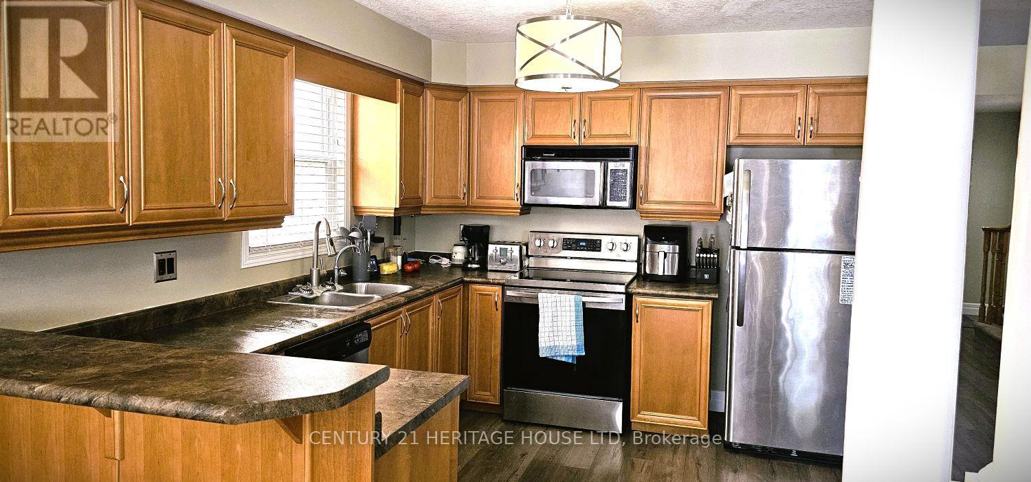 Photo 18 of 256 Sienna Crescent, Kitchener ON