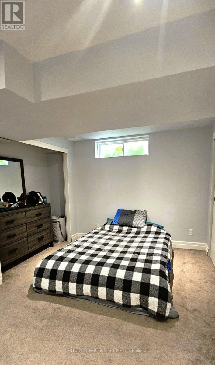 Photo 11 of 256 Sienna Crescent, Kitchener ON