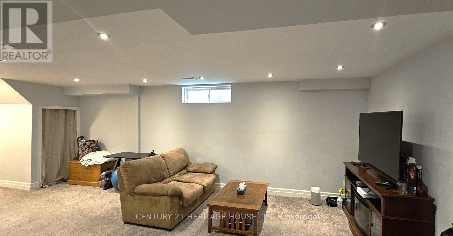 Photo 22 of 256 Sienna Crescent, Kitchener ON