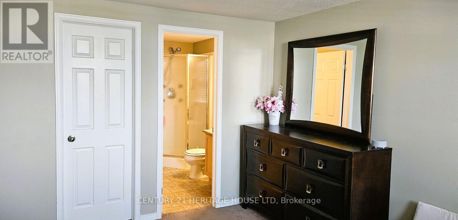 Photo 24 of 256 Sienna Crescent, Kitchener ON