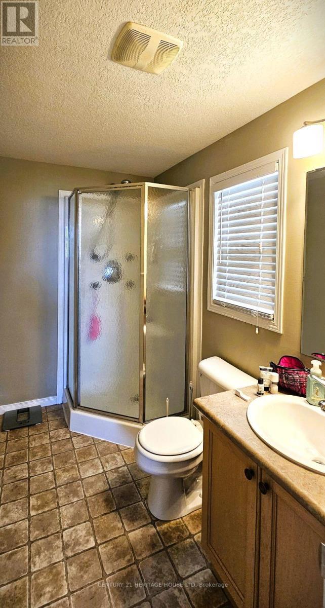 Photo 5 of 256 Sienna Crescent, Kitchener ON