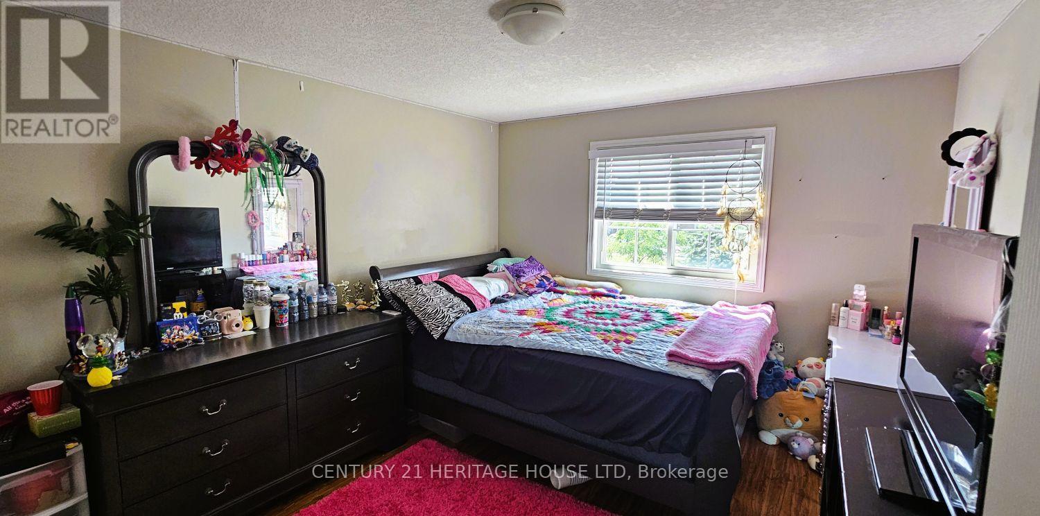 Photo 4 of 256 Sienna Crescent, Kitchener ON