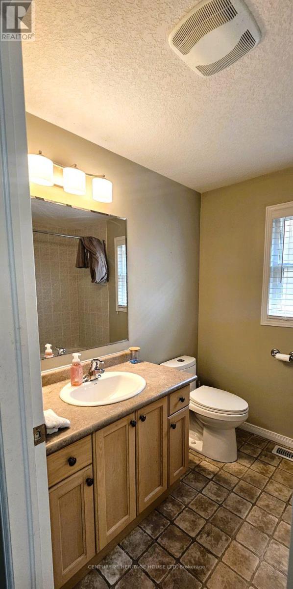 Photo 10 of 256 Sienna Crescent, Kitchener ON