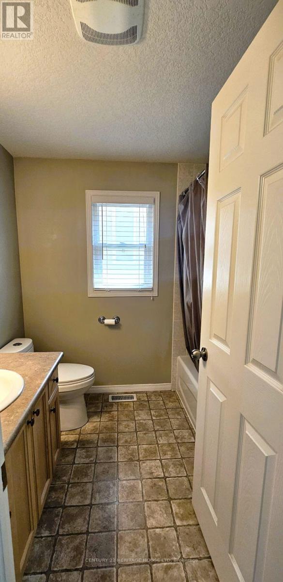 Photo 36 of 256 Sienna Crescent, Kitchener ON