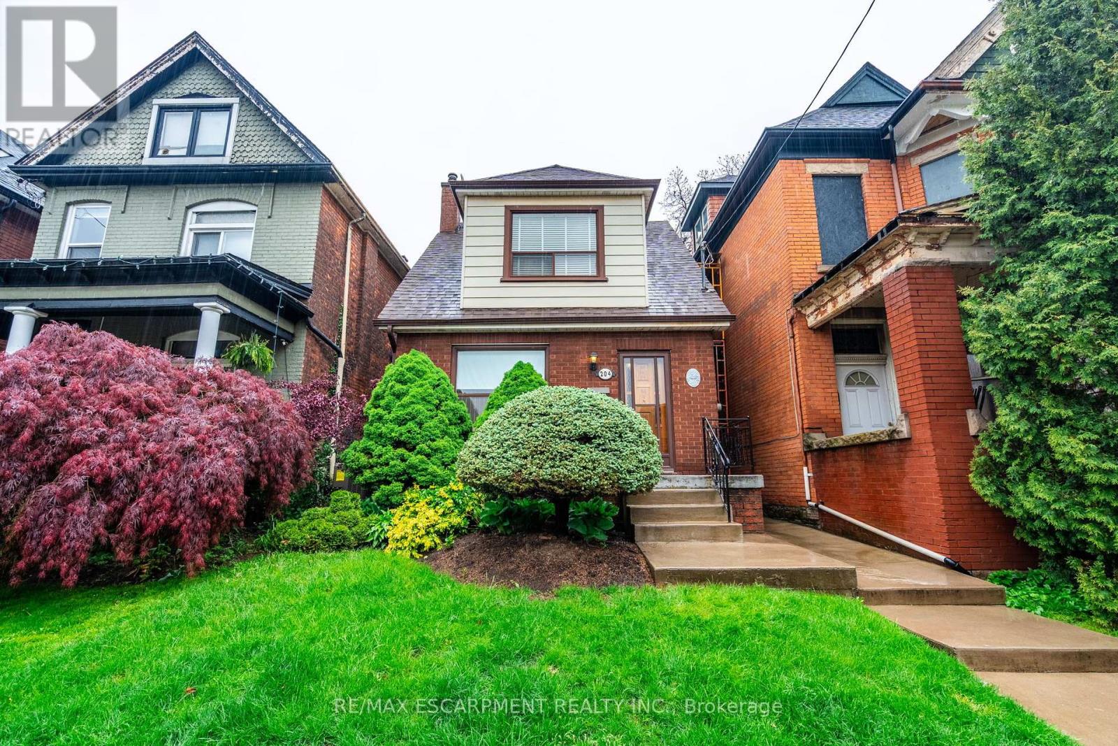 Photo 16 of 204 Emerald Street N, Hamilton ON
