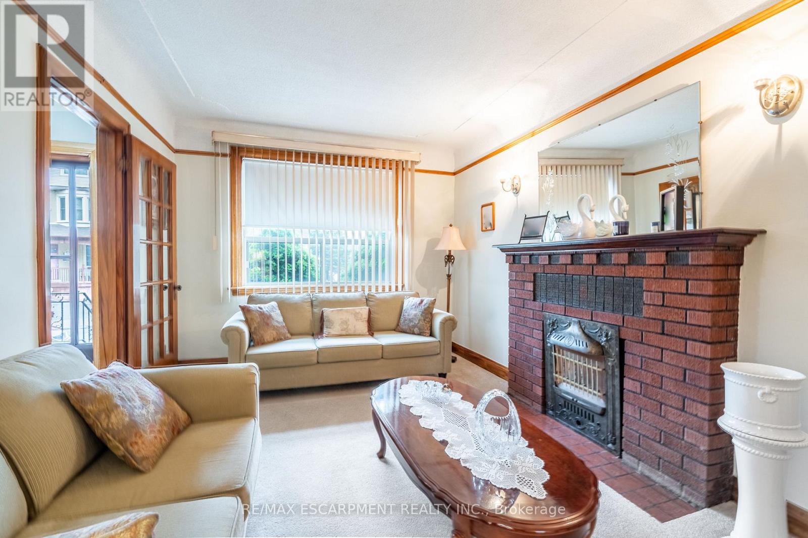 Photo 18 of 204 Emerald Street N, Hamilton ON
