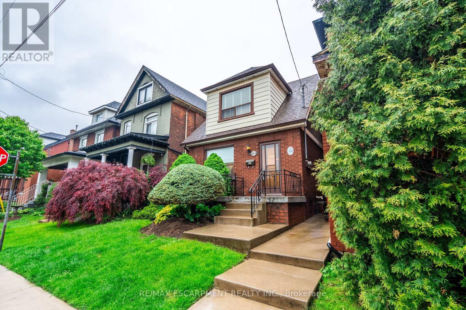 Photo 38 of 204 Emerald Street N, Hamilton ON