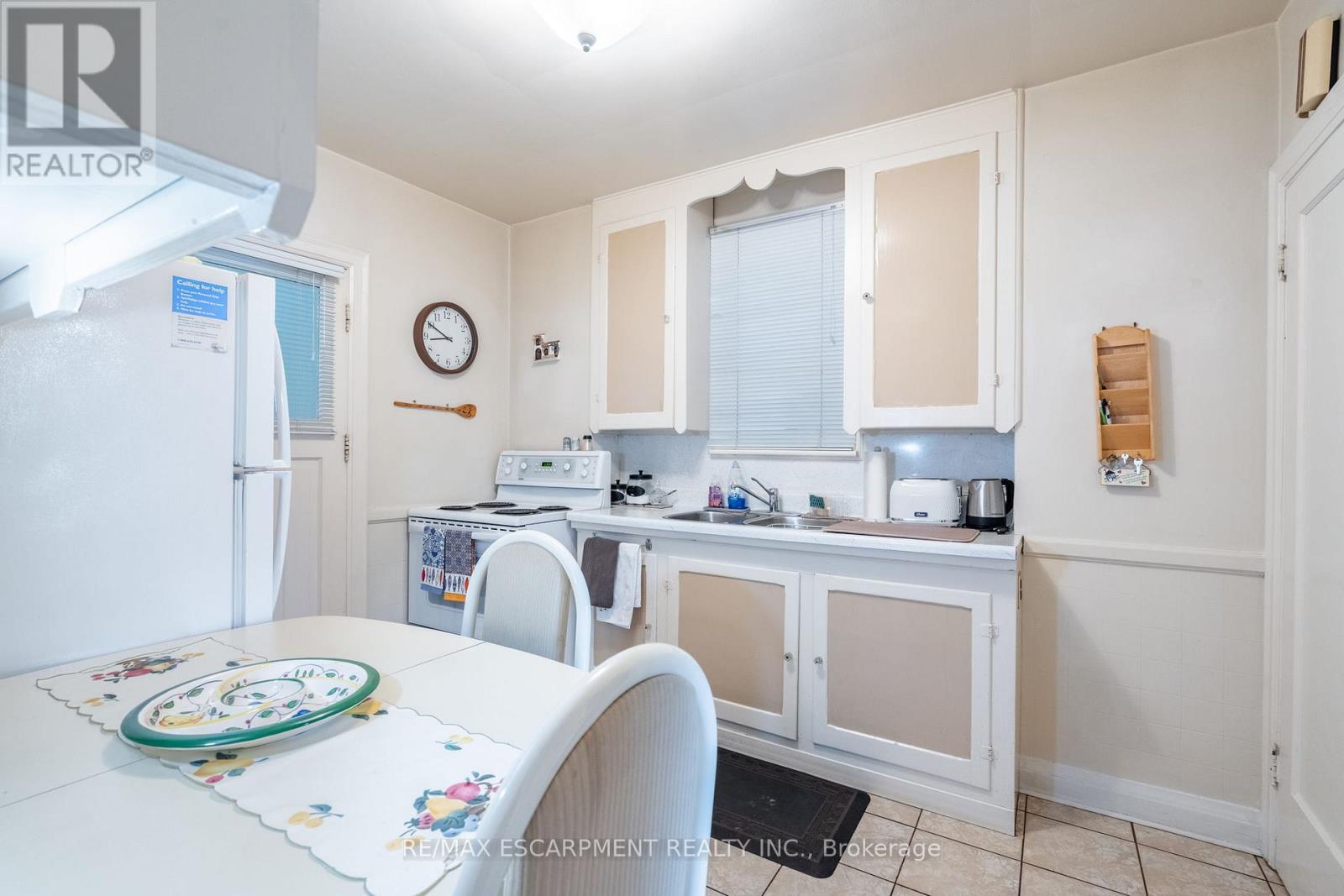 Photo 32 of 204 Emerald Street N, Hamilton ON