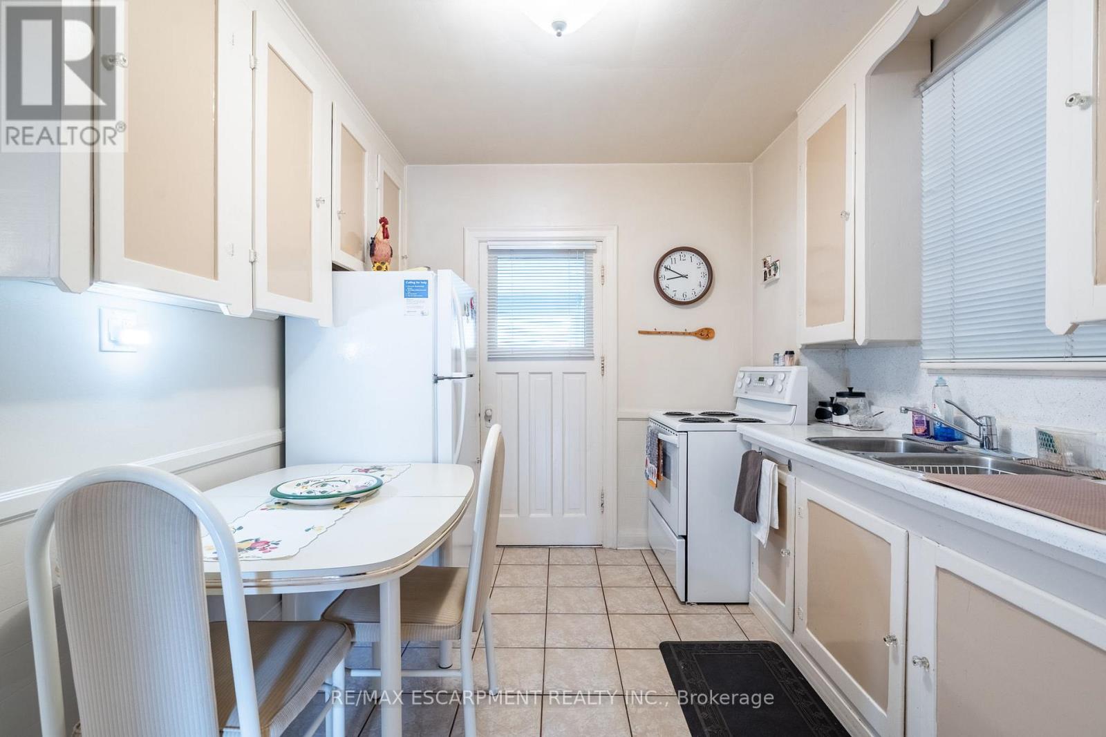 Photo 35 of 204 Emerald Street N, Hamilton ON