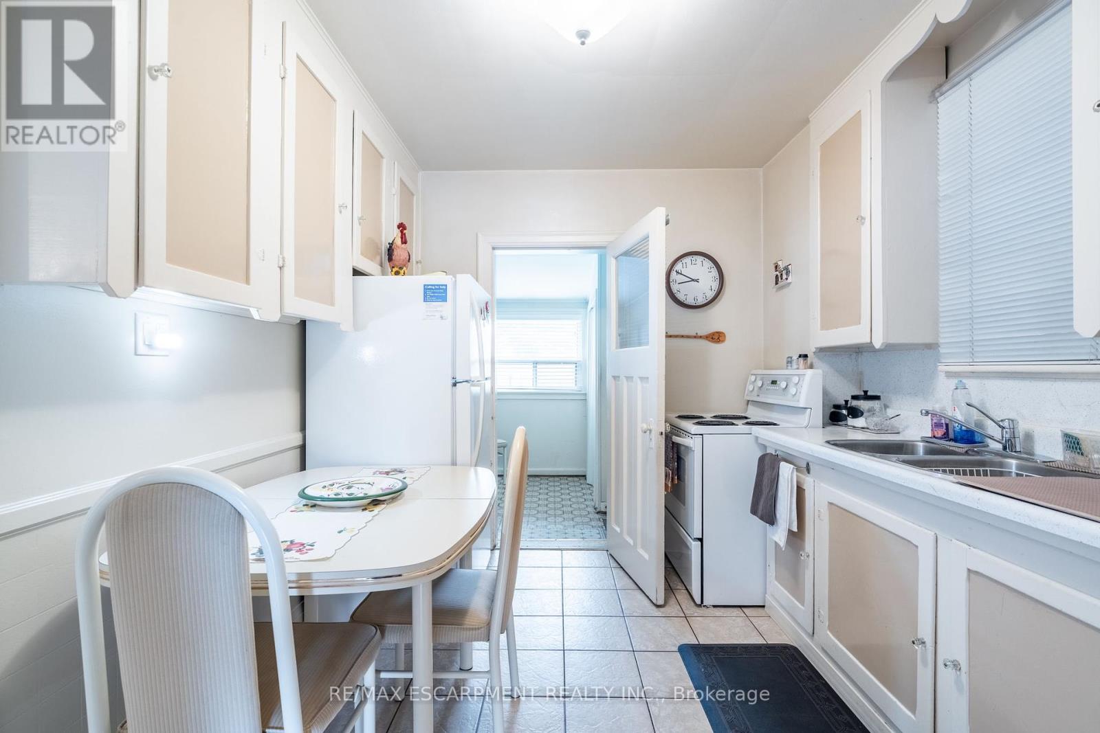 Photo 15 of 204 Emerald Street N, Hamilton ON