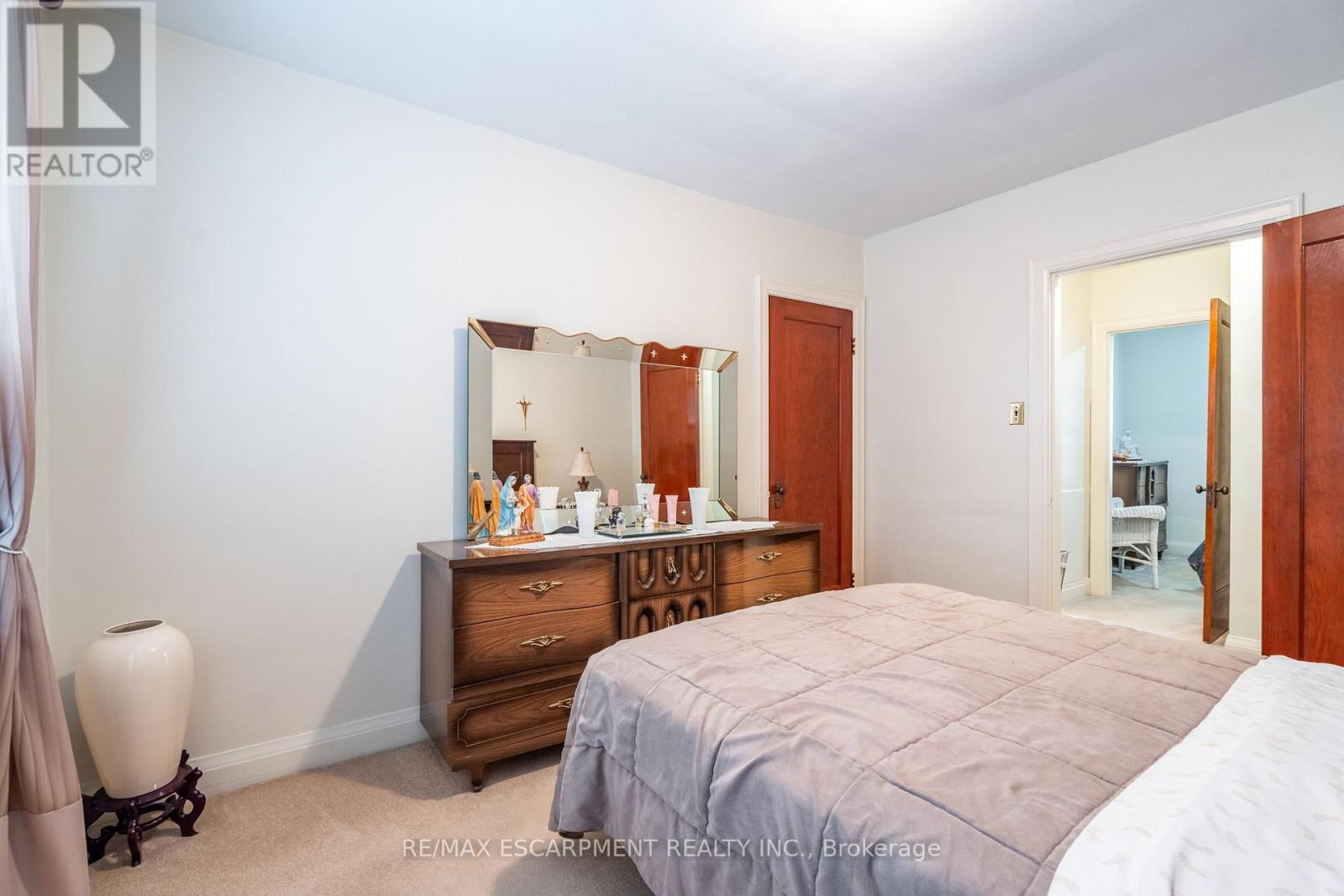 Photo 14 of 204 Emerald Street N, Hamilton ON