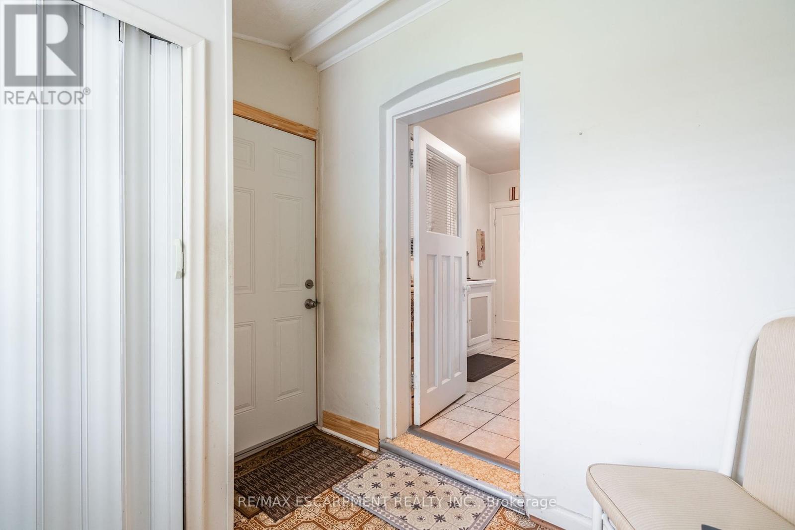 Photo 29 of 204 Emerald Street N, Hamilton ON