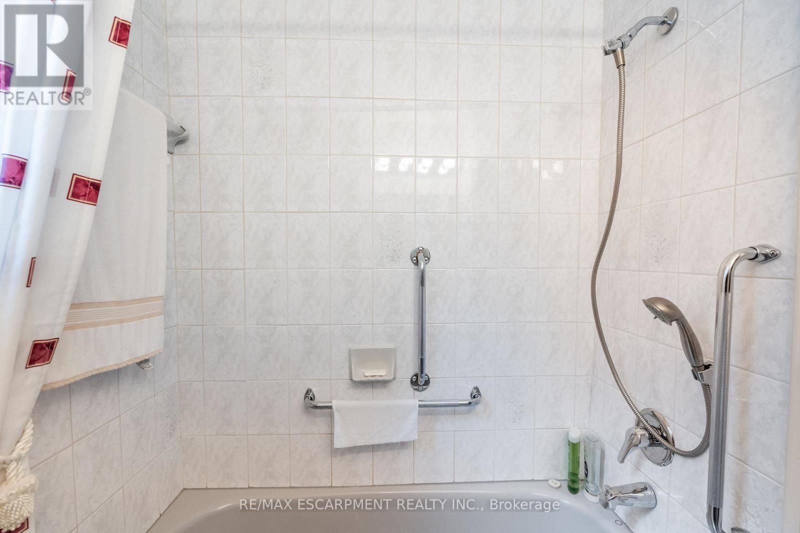 Photo 26 of 204 Emerald Street N, Hamilton ON