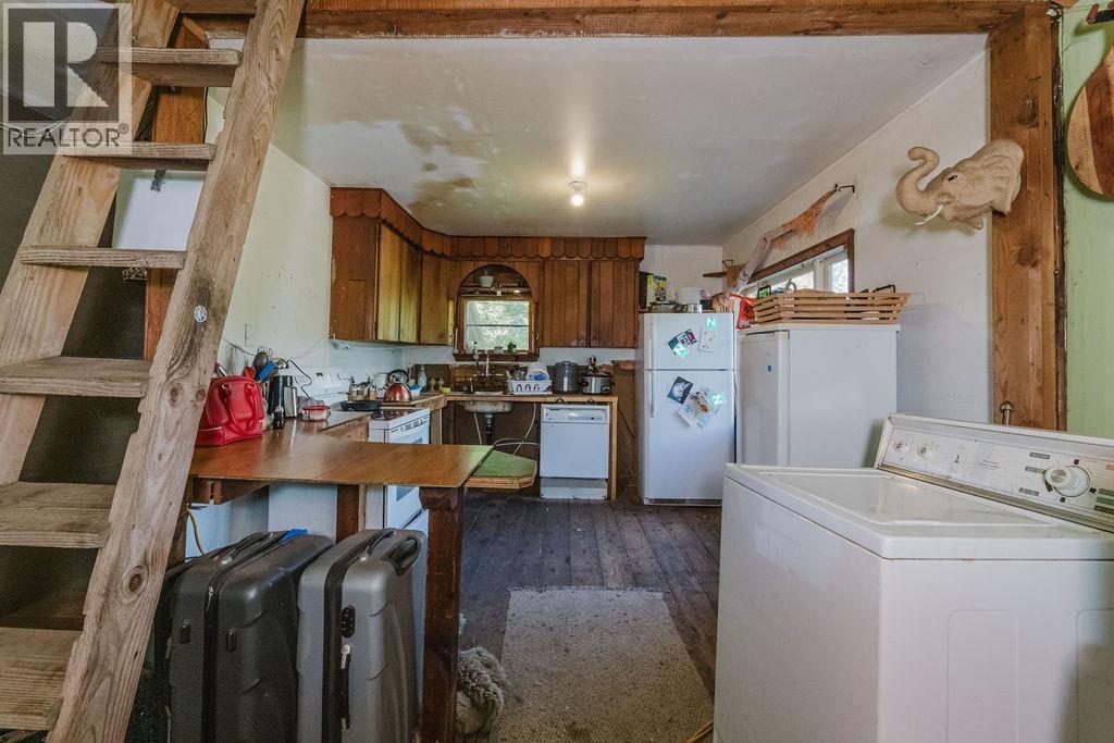 316 HEADLANDS ROAD, Gibsons