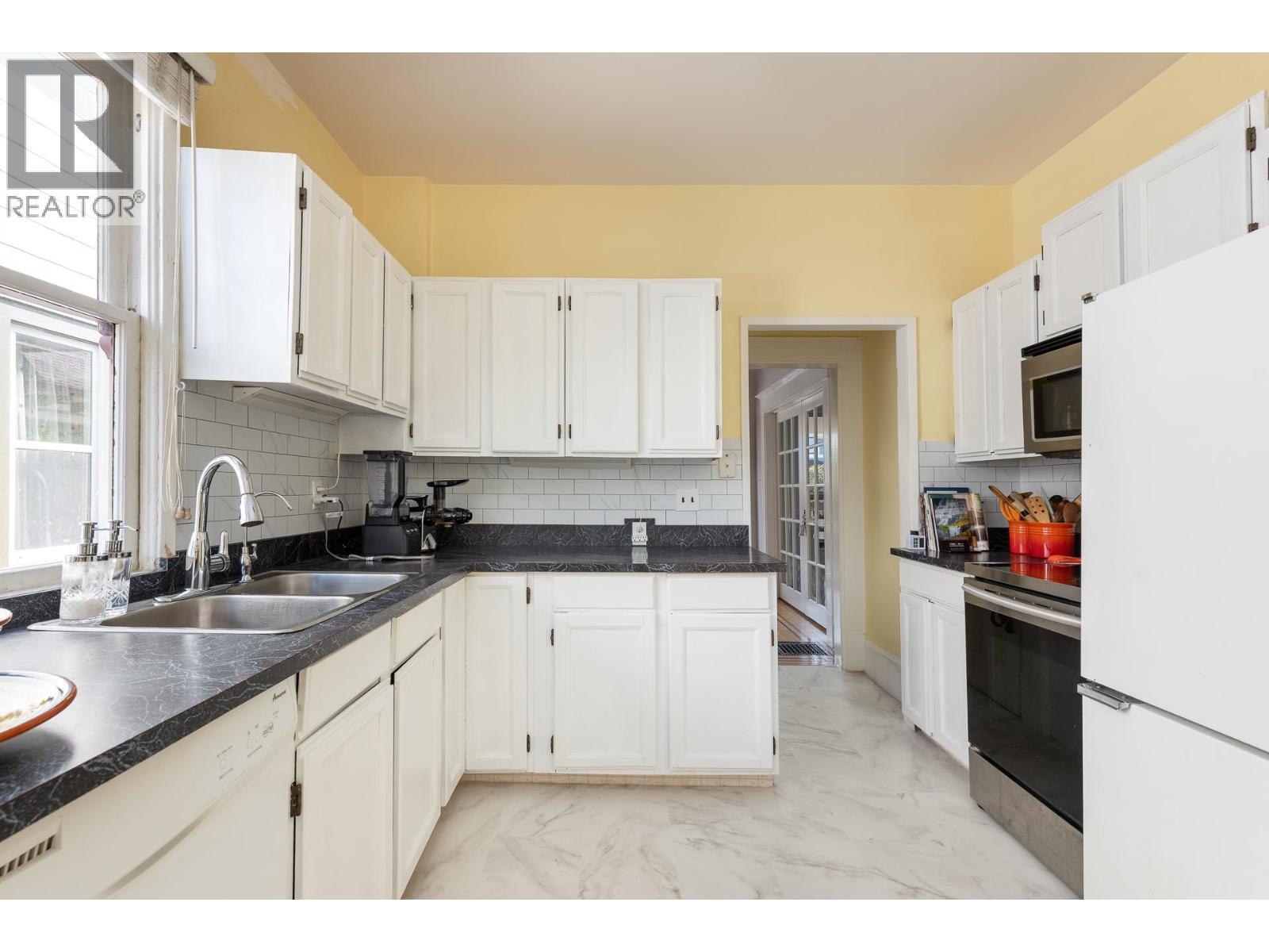 Photo 10 of 329 Pine Street, New Westminster BC