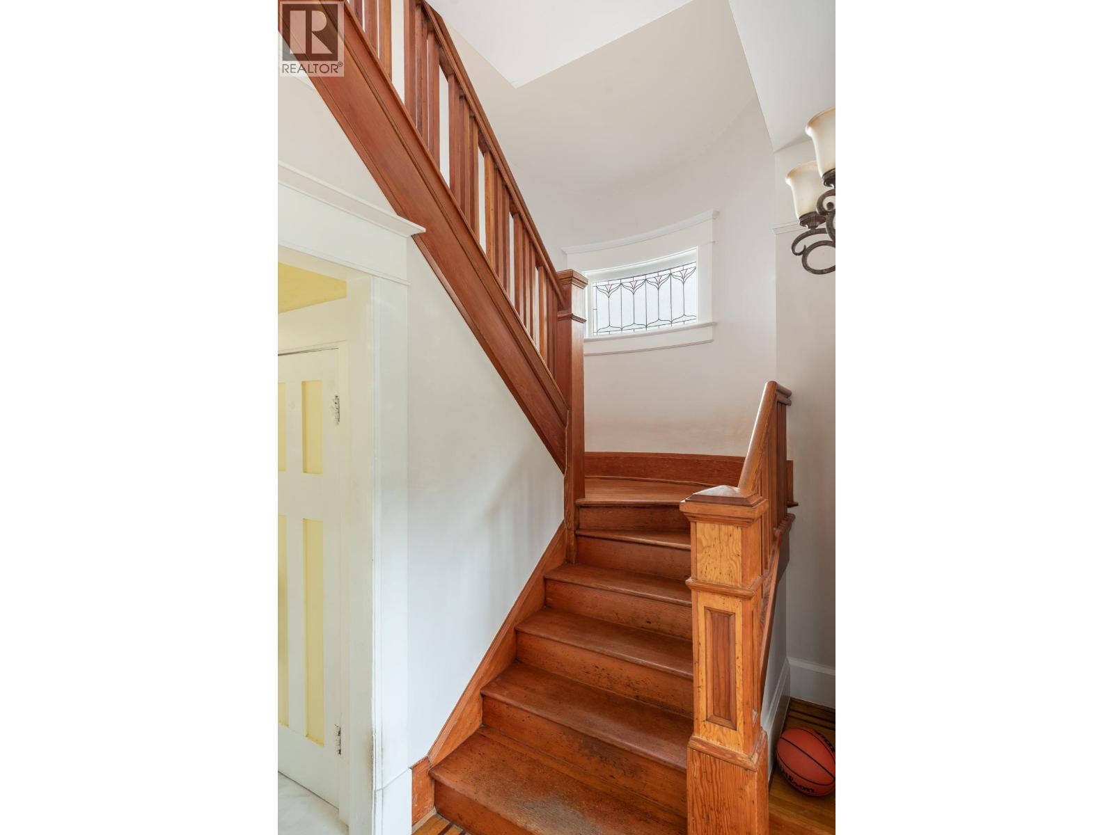 Photo 12 of 329 Pine Street, New Westminster BC