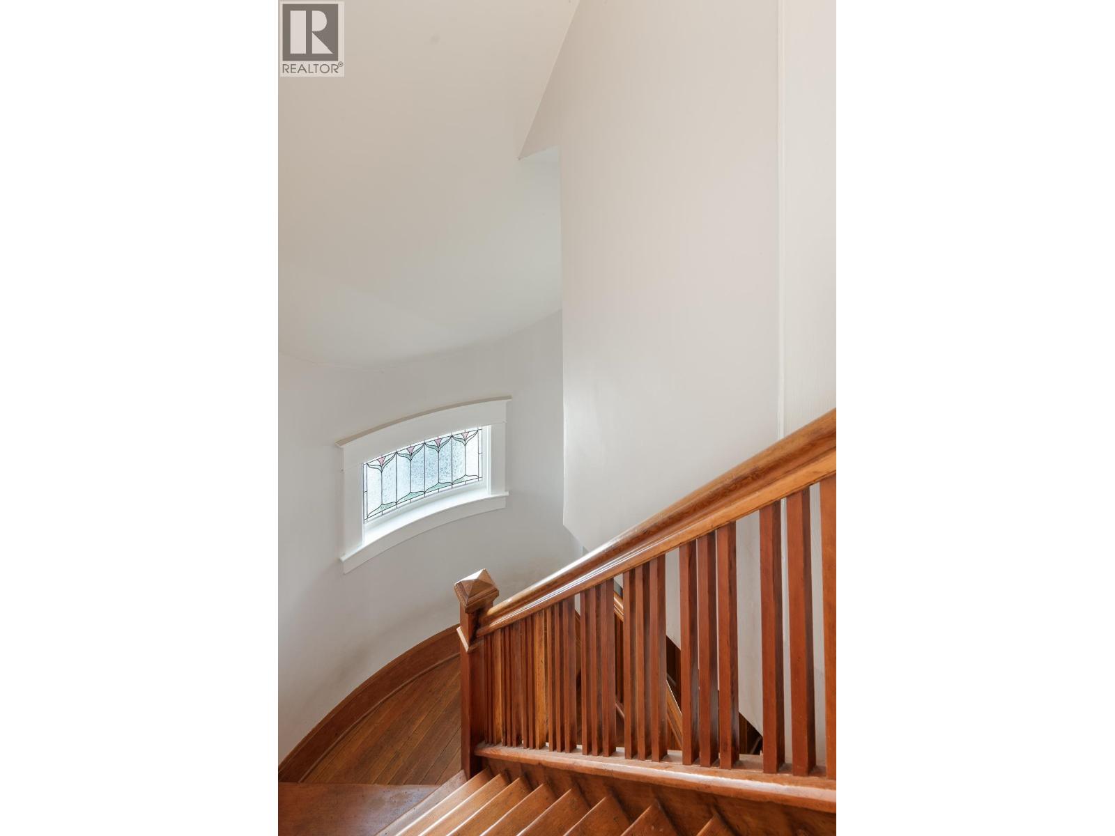 Photo 13 of 329 Pine Street, New Westminster BC