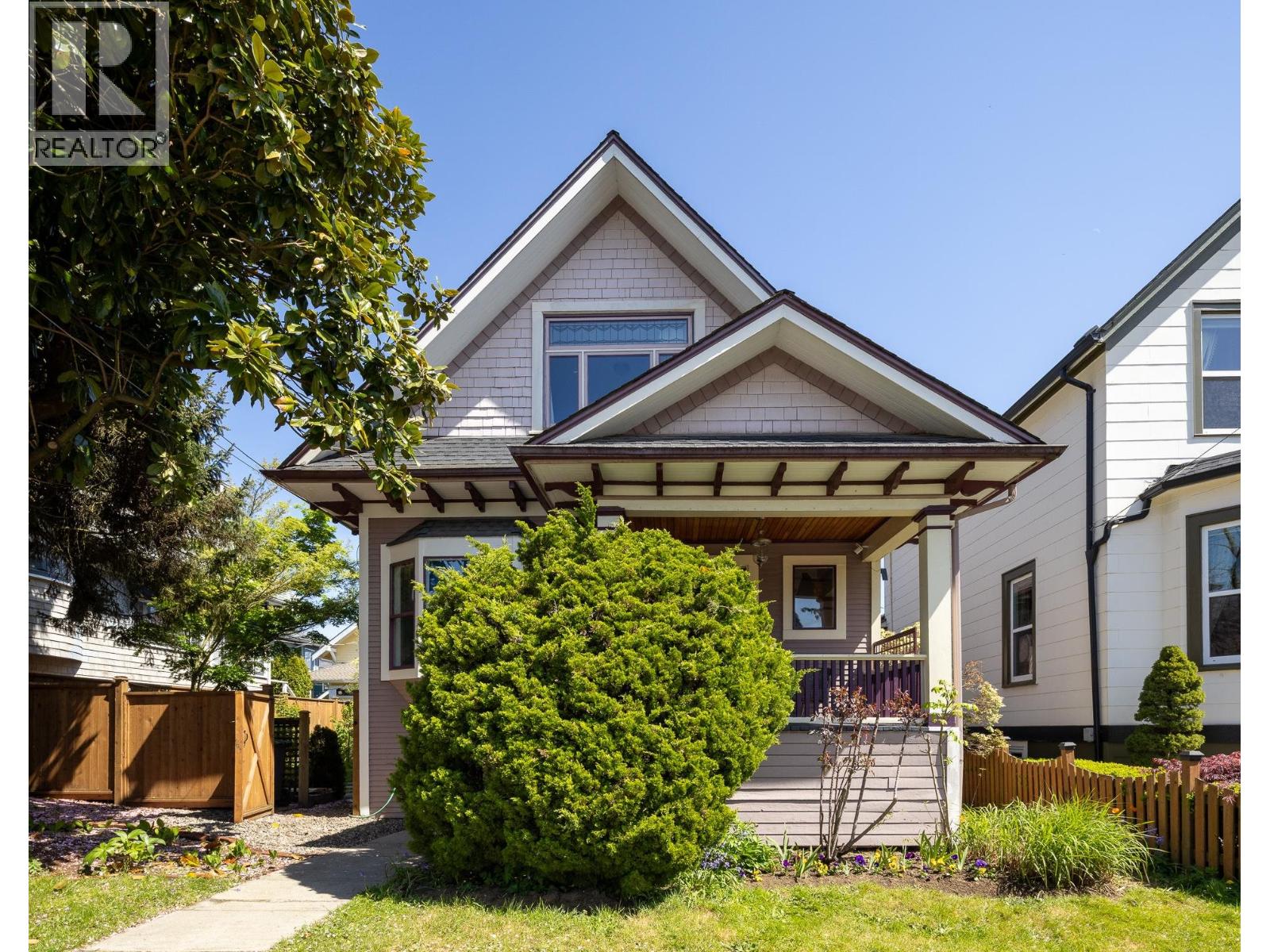 Photo 2 of 329 Pine Street, New Westminster BC