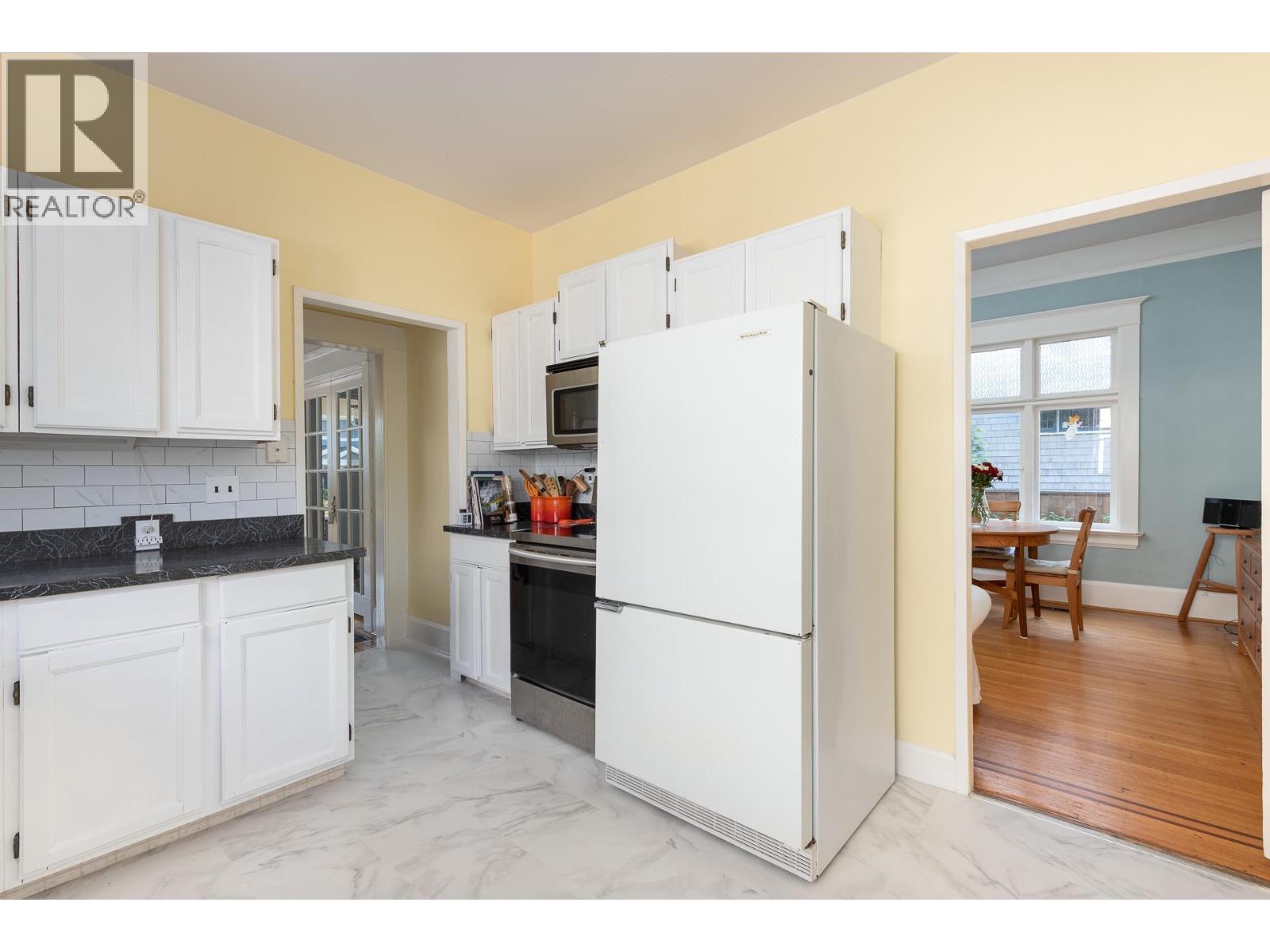 Photo 8 of 329 Pine Street, New Westminster BC