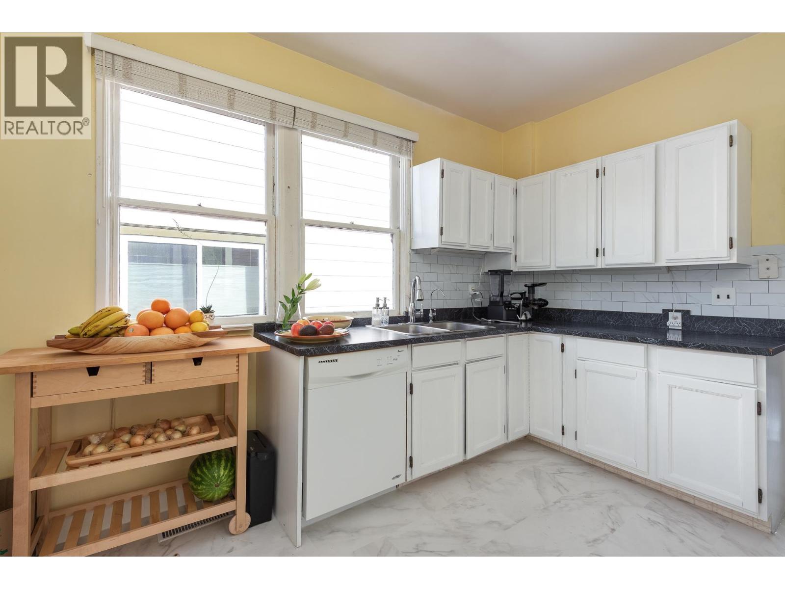 Photo 9 of 329 Pine Street, New Westminster BC