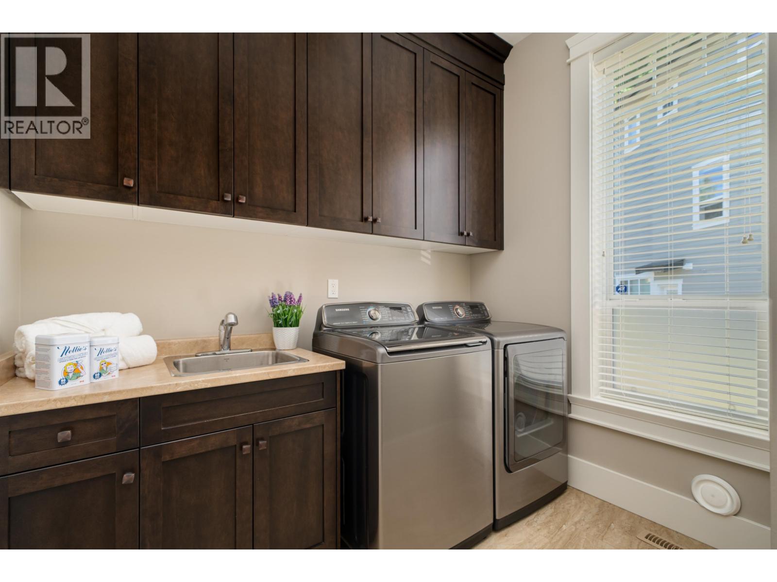 Photo 17 of 10930 Carmichael Street, Maple Ridge BC