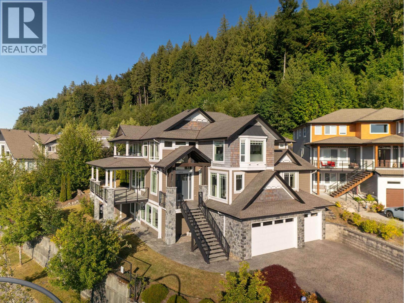 Photo 3 of 10930 Carmichael Street, Maple Ridge BC