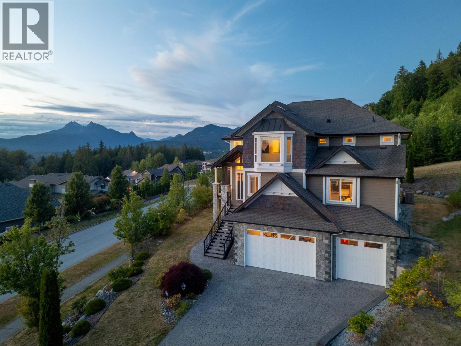 Photo 4 of 10930 Carmichael Street, Maple Ridge BC