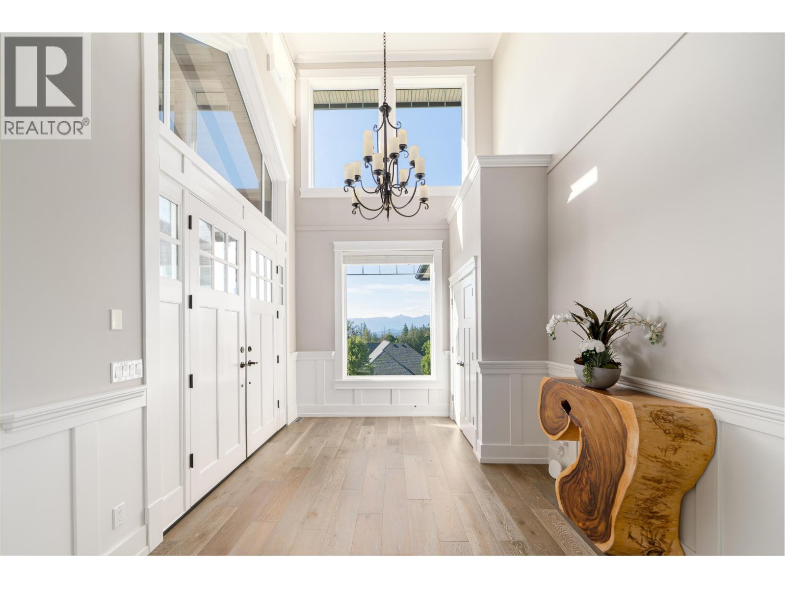 Photo 7 of 10930 Carmichael Street, Maple Ridge BC