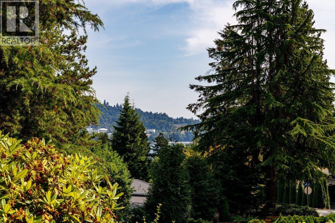 Photo 13 of 697 Plymouth Drive, North Vancouver BC