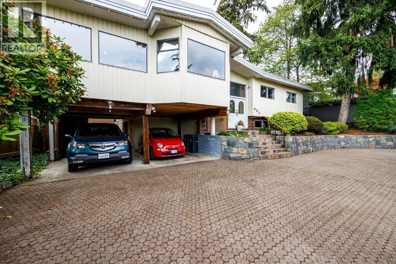 Photo 11 of 697 Plymouth Drive, North Vancouver BC