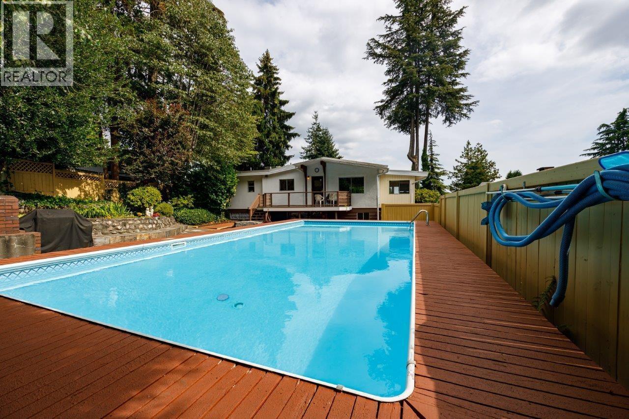 Photo 3 of 697 Plymouth Drive, North Vancouver BC