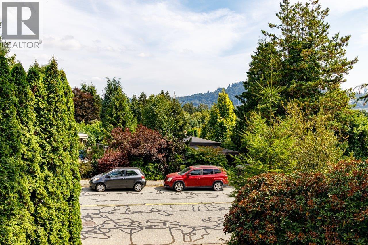 Photo 31 of 697 Plymouth Drive, North Vancouver BC