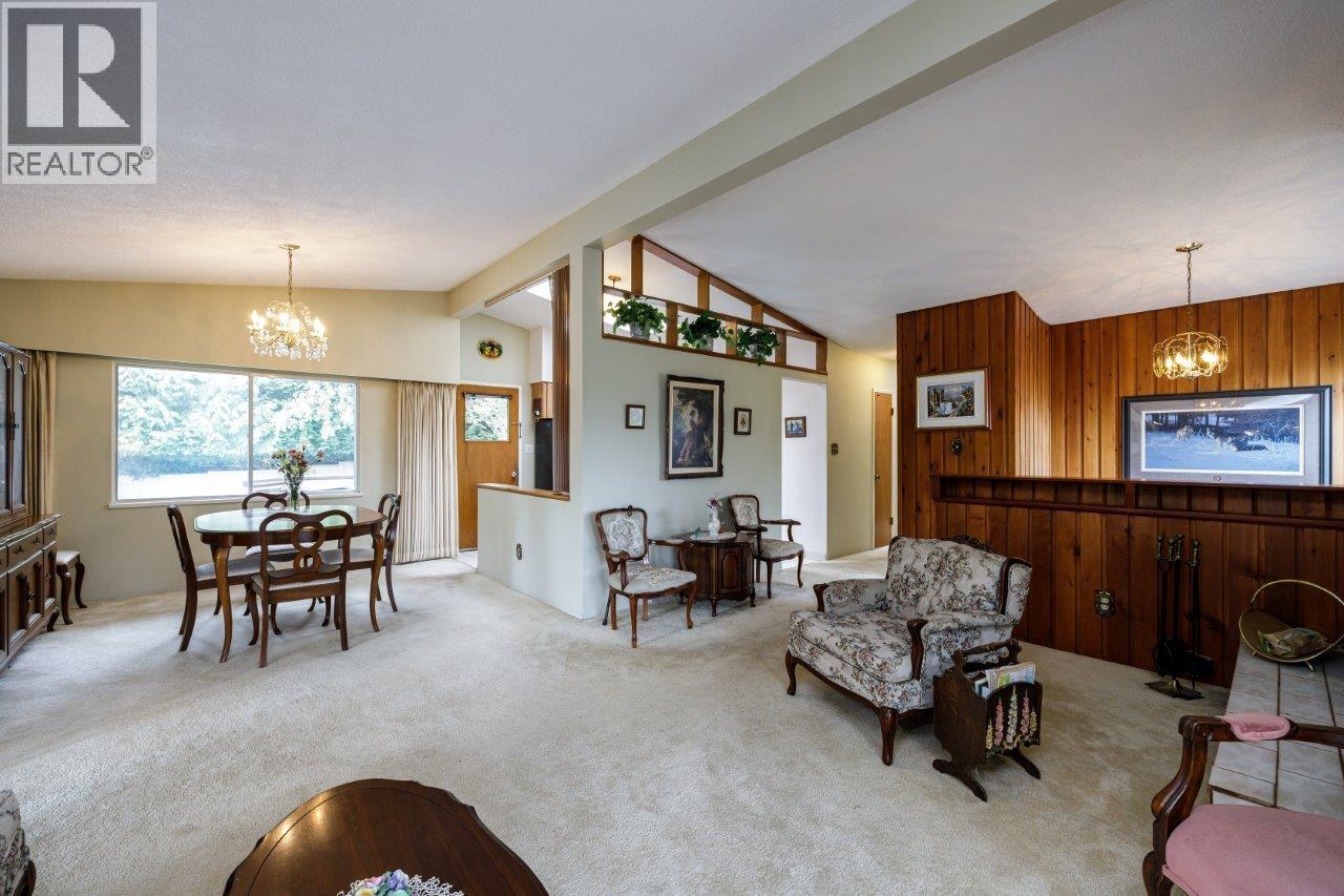 Photo 12 of 697 Plymouth Drive, North Vancouver BC