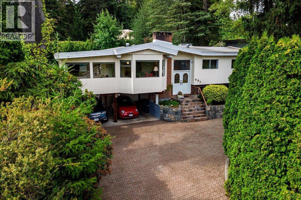 Photo 10 of 697 Plymouth Drive, North Vancouver BC