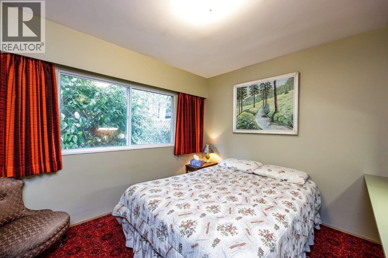 Photo 6 of 697 Plymouth Drive, North Vancouver BC