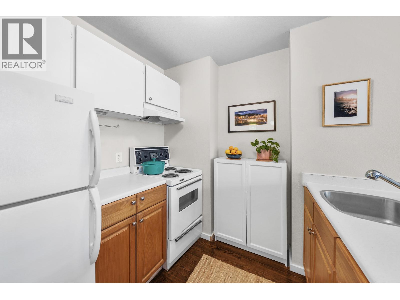 Photo 11 of 411 1333 Hornby Street, Vancouver BC