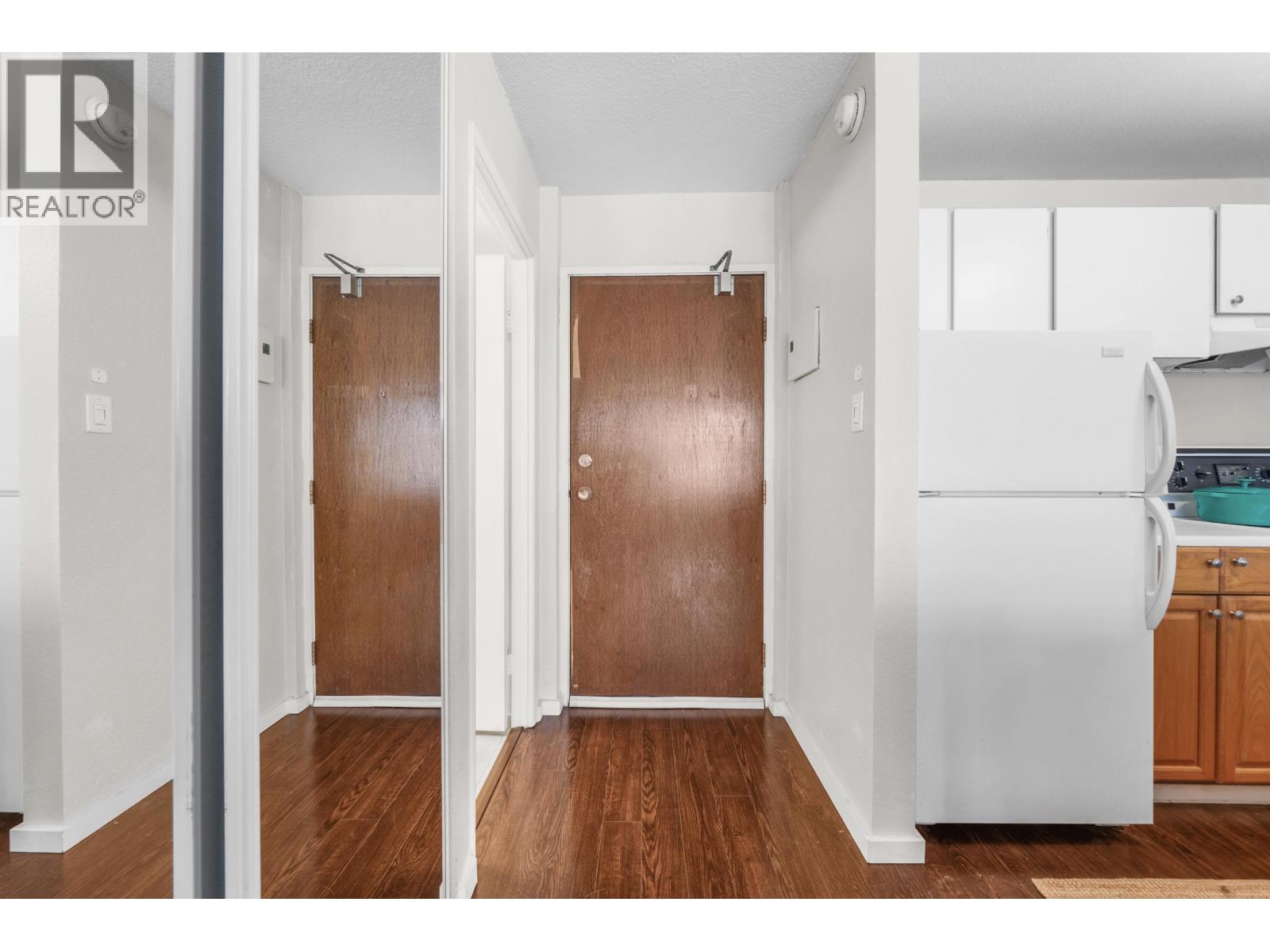 Photo 14 of 411 1333 Hornby Street, Vancouver BC