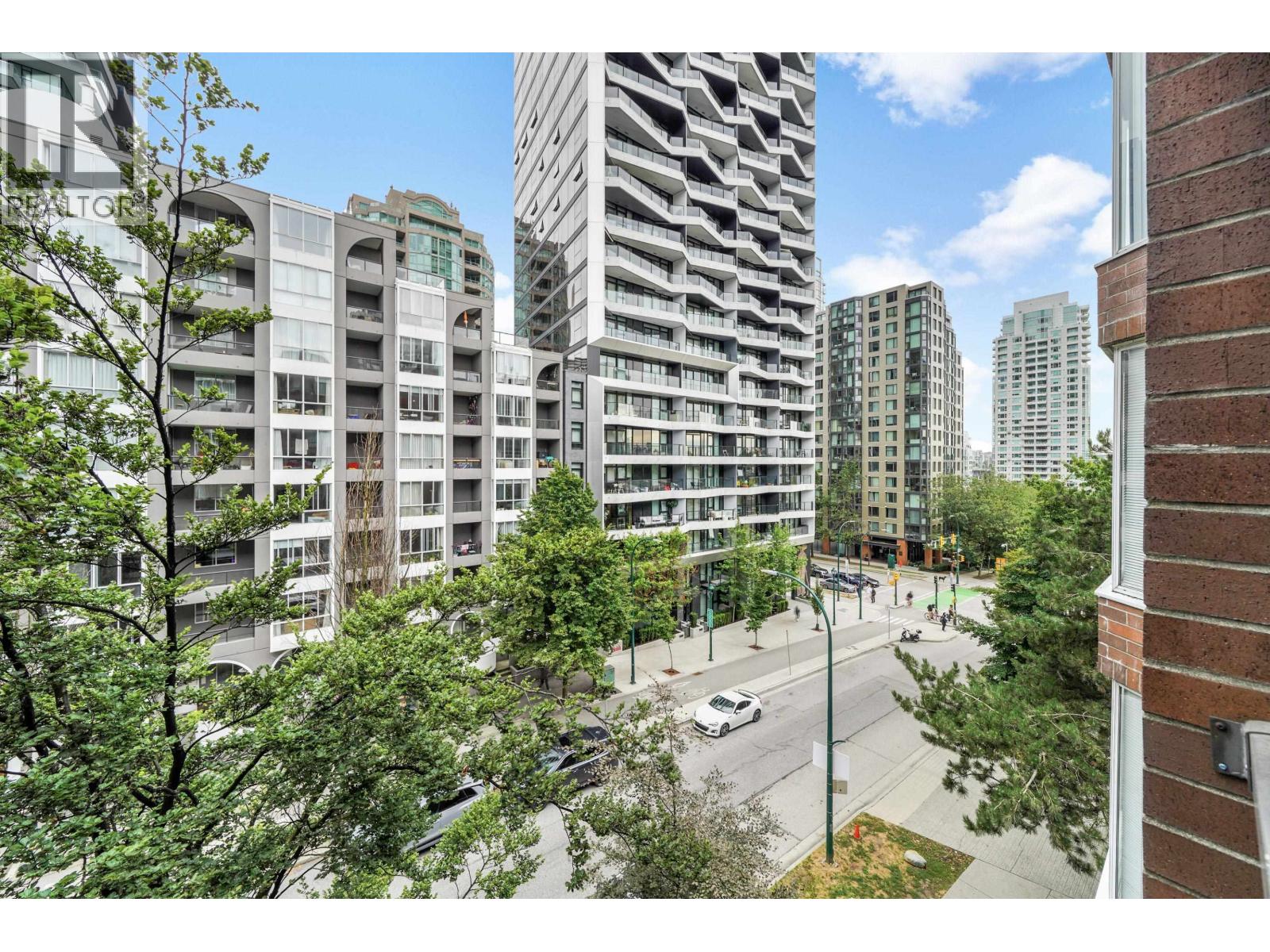 Photo 2 of 411 1333 Hornby Street, Vancouver BC