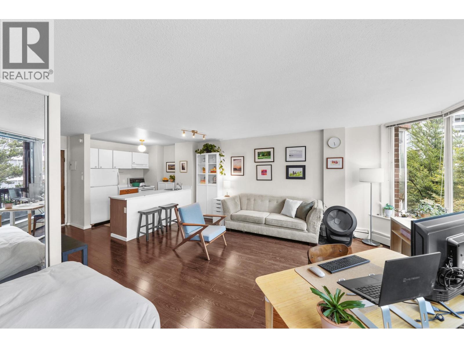 Photo 3 of 411 1333 Hornby Street, Vancouver BC