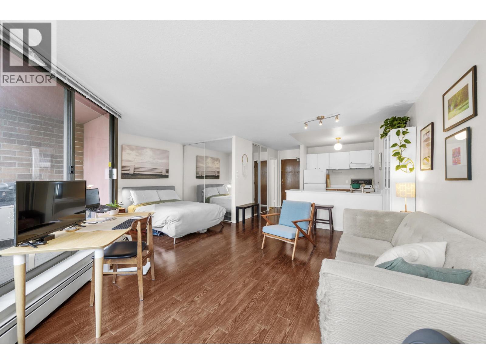 Photo 4 of 411 1333 Hornby Street, Vancouver BC