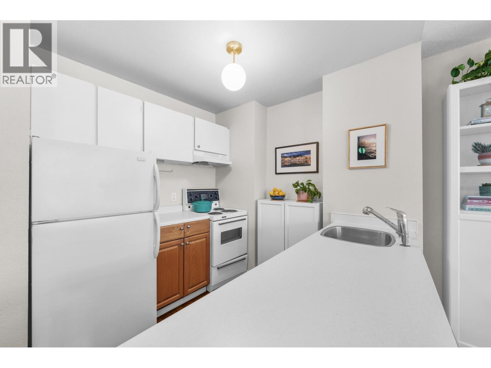 Photo 8 of 411 1333 Hornby Street, Vancouver BC