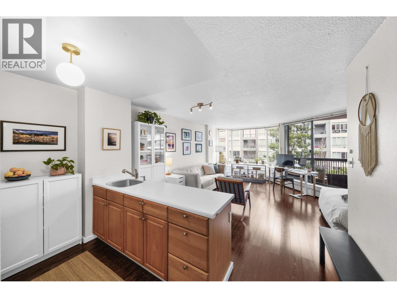 Photo 13 of 411 1333 Hornby Street, Vancouver BC